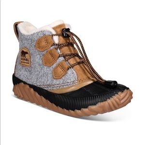 Kids Sorel Unisex boot size 2 NEW